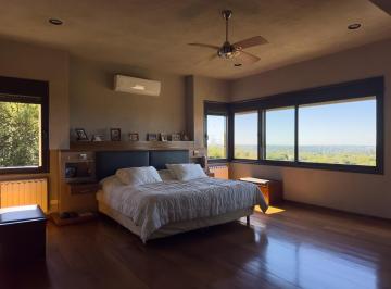 Casa · 800m² · 4 Dormitorios · 9 Cocheras · Casa en Venta 4 Dorm. en Corral de Barrancas Jerarquía
