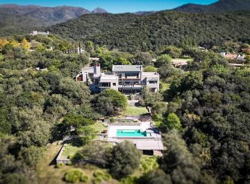 Casa · 800m² · 4 Dormitorios · 9 Cocheras · Casa en Venta 4 Dorm. en Corral de Barrancas Única en Su Tipo