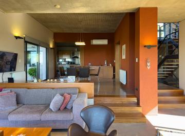 Casa · 800m² · 4 Dormitorios · 9 Cocheras · Casa en Venta 4 Dorm. en Corral de Barrancas