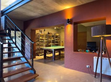 Casa · 800m² · 4 Dormitorios · 9 Cocheras · Casa en Venta 4 Dorm. en Corral de Barrancas Jerarquía