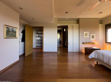 Casa · 800m² · 4 Dormitorios · 9 Cocheras · Casa de Lujo en Corral de Barrancas | 5 Dorm. | Piscina | Quincho