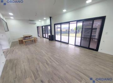 Casa · 122m² · 3 Ambientes · Venta Casa en Puerto del Aguila