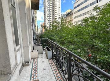 Oficina comercial · 236m² · 9 Ambientes · Oficina en Edificio Frances con Techos Altos
