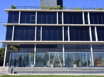 Local comercial · 113m² · 2 Cocheras · Local en Alquiler en Don Torcuato Sobre Colectora