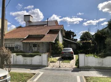 Casa · 196m² · 5 Ambientes · 3 Cocheras · Doble Lote - 4 Dorm - 3 Baños - Vta Dta - Apto Crédito - Oportunidad!