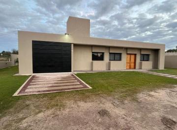 Quinta vacacional · 219m² · 2 Dormitorios · 1 Cochera · Casa/finca "El Calden" Sobre Ruta 1