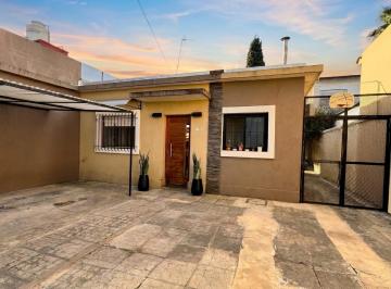 Casa · 115m² · 3 Ambientes · 2 Cocheras · Casa Venta 3 Ambientes Piscina Quincho Ituzaingo Norte