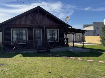 Casa · 140m² · 4 Ambientes · 3 Cocheras · Cabaña, Casa y Piscina en Barrio Artalaz