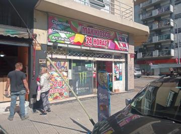Local comercial · 43m² · Venta Local en Liniers en Av con Deposito y Entrepiso