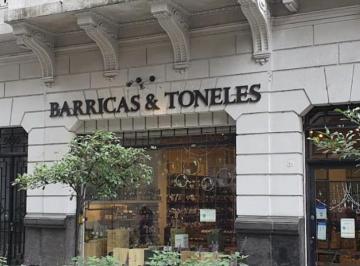 Local comercial · 165m² · 3 Ambientes · Excelente Local Sobre S Martin 800 y Av Cordoba. Contiguo a Nuevo Local de Ayalaya!
