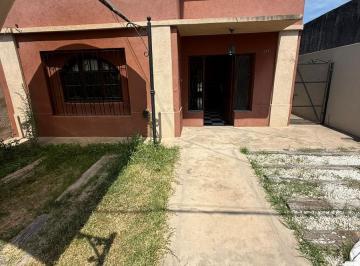 Casa · 174m² · 4 Ambientes · 1 Cochera · Dos Casas a La Venta en un Mismo Terreno