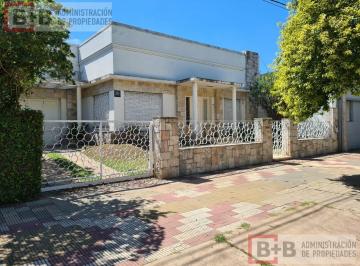 Casa · 376m² · 6 Ambientes · 1 Cochera · Casa en Barrio 30 de Octubre