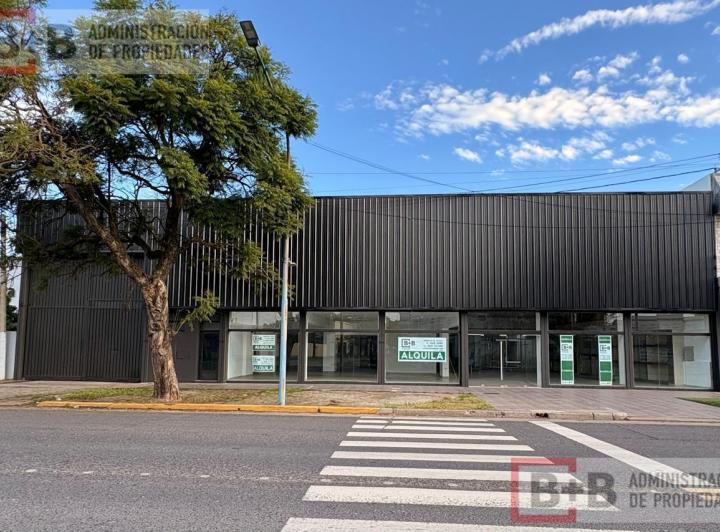 Local comercial · 711m²