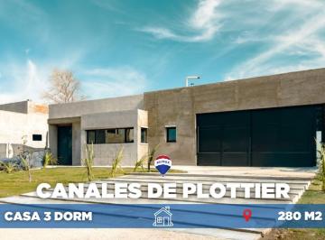 Casa · 241m² · 5 Ambientes · 2 Cocheras · Venta Casa Los Canales de Plottier