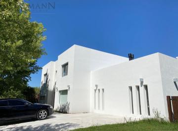 Casa · 330m² · 5 Ambientes · 1 Cochera · Venta Casa 3 Dorm. en La Argentina, Estancias del Pilar con Pileta