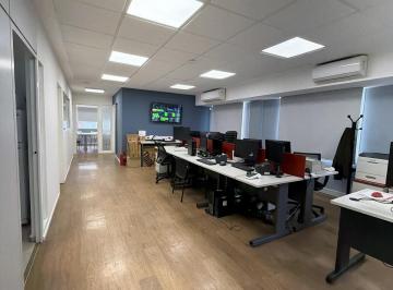 Oficina comercial · 200m² · 5 Ambientes · 2 Cocheras · Oficina en Centro
