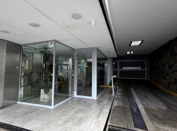 Oficina comercial · 200m² · 5 Ambientes · 2 Cocheras · Oficina en Centro