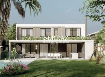Casa · 253m² · 7 Ambientes · 2 Cocheras · Casa Venta 4 Dorm. Barrio Los Cardos Lote de 640 m² Pilar Zona Norte