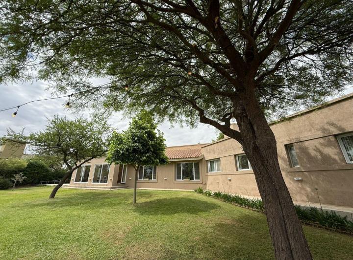 Casa · 350m² · 10 Ambientes