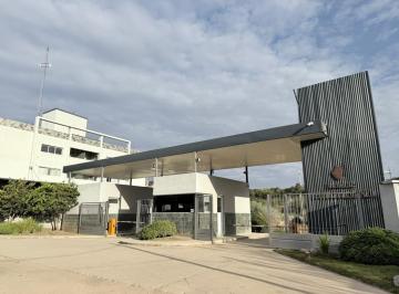 Casa · 150m² · 4 Ambientes · 2 Cocheras · Alquiler - Housing 3 Dorm - Seguridad 24hs