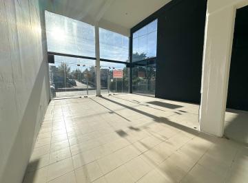 Local comercial · 140m² · 3 Ambientes · 2 Cocheras · Alquiler Local Comercial Recta Martinolli