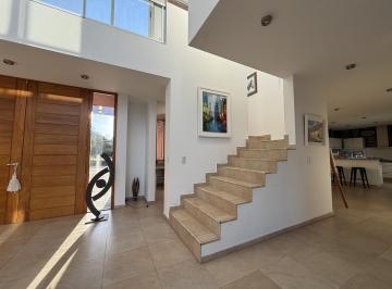 Casa · 650m² · 5 Dormitorios · 3 Cocheras · Venta de Casa en El Bosque