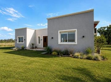 Casa de 3 ambientes, Exaltación de la Cruz · Venta - Casa con Pileta Barrio El Lazo, Capilla del Señor.