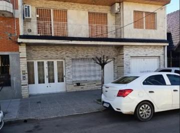 Casa · 110m² · 4 Ambientes · 2 Cocheras · Casa en Lomas del Mirador