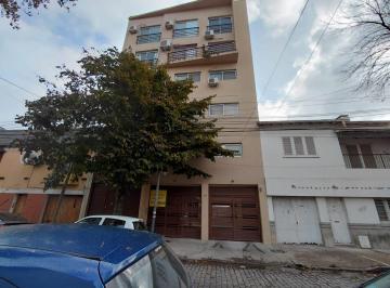 BET-BET-10461_2 · Departamento Tres Ambientes con Cochera Descubierta y Terraza Propia.
