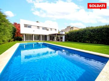 Casa · 200m² · 4 Ambientes · 1 Cochera · Villa Olivos Moderna Casa en Venta y Alquiler. Lote Central