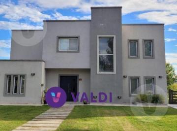 Casa · 250m² · 7 Ambientes · 3 Cocheras · Casa a La Venta - Barrio Principado de San Vicente