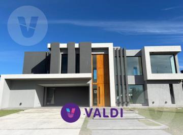Casa · 650m² · 5 Ambientes · 2 Cocheras · Casa en Venta - Barrio El Principado, Canning