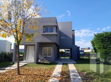Casa · 128m² · 4 Ambientes · 3 Cocheras · Casa a Estrenar de Cuatro Ambientes Pilar del Este Barrio San Eduardo