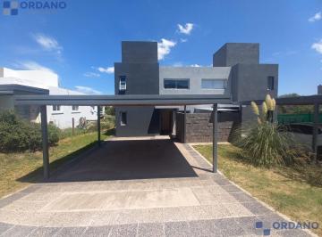 Casa · 170m² · 4 Ambientes · 2 Cocheras · Casa - La Calera