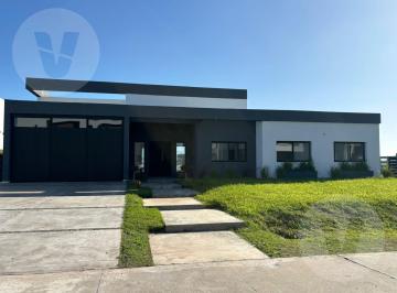 Casa · 220m² · 6 Ambientes · 2 Cocheras · Casa a La Venta - Barrio Principado de San Vicente