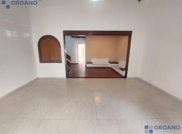 Casa · 205m² · 6 Ambientes · 2 Cocheras · Casa - Alto Alberdi