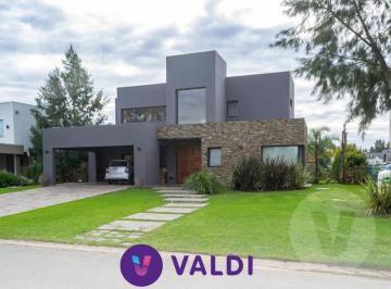 Casa · 252m² · 5 Ambientes · 2 Cocheras · Casa a Laguna en Venta - Barrio El Principado, Canning