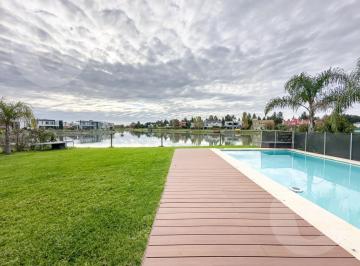 Casa · 252m² · 5 Ambientes · 2 Cocheras · Casa a Laguna en Venta - Barrio El Principado, Canning