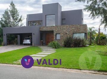 Casa · 252m² · 5 Ambientes · 2 Cocheras · Casa a Laguna en Venta - Barrio El Principado, Canning