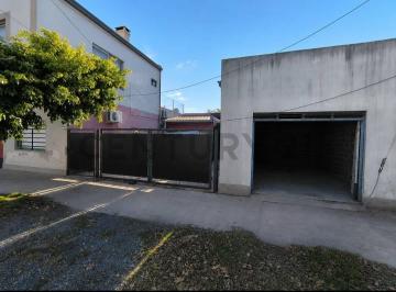 Casa · 80m² · Casa en Venta en La Plata 2 Dorm. con Patio y Cochera