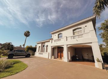 Casa · 800m² · 10 Ambientes · 2 Cocheras · Funes Hills San Marino - Casa de 3 Dorm. en Alquiler - Barrio Privado, Funes