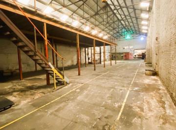 Bodega-Galpón · 1058m² · Primero de Mayo 3143 - Alquiler Galpón 1058 m² Entrepiso Oficinas