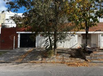 PH · 118m² · 4 Ambientes · 1 Cochera · Dúplex en Venta en Barrio Santa Genoveva