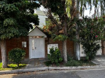 PH · 118m² · 4 Ambientes · 1 Cochera · Dúplex en Venta en Barrio Santa Genoveva