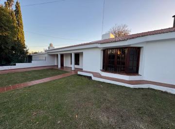 Casa de 7 ambientes, Córdoba · Venta - Hermosa Casa en Quintas de Arguello - 3d. 2b. Frente a Plaza!
