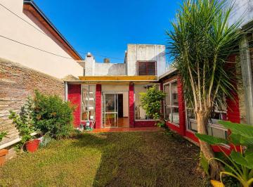 Casa · 129m² · 6 Ambientes · 2 Cocheras · Casa en Venta 3 Dorm. y Patio