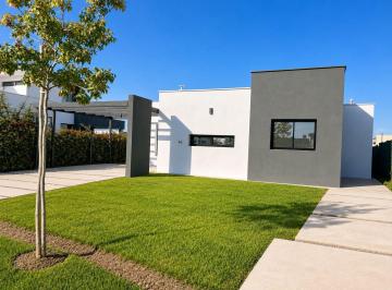 Casa · 152m² · 5 Ambientes · 2 Cocheras · Casa en Venta Bº Privado Lomas de Russell