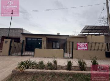 Casa · 7 Ambientes · 1 Cochera · Venta Casa en Zona Sur de Tres Dorm.