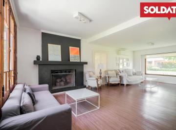Casa · 180m² · 5 Ambientes · 4 Cocheras · La Lomada, Casa en Venta, Apta Credito. Lote Central