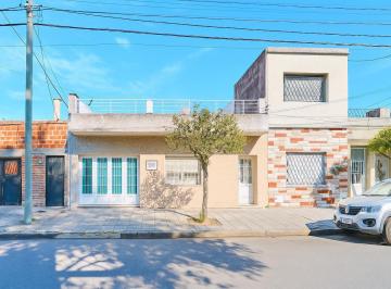 Casa · 160m² · 4 Ambientes · 1 Cochera · Venta Casa en Lote Propio de 4 Ambientes con Quincho - Parrilla - Patio - Cochera